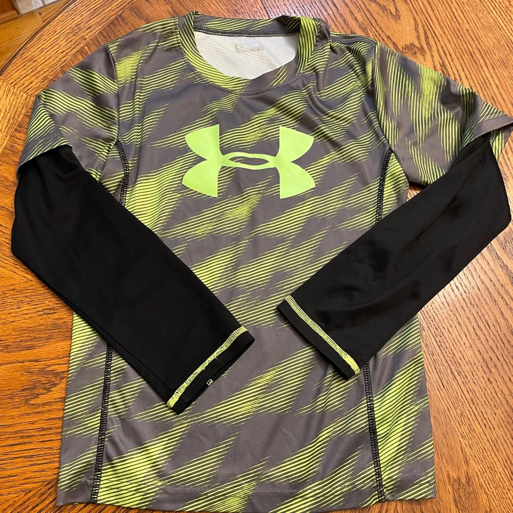 Boys Under Armour UA long sleeve size 7
